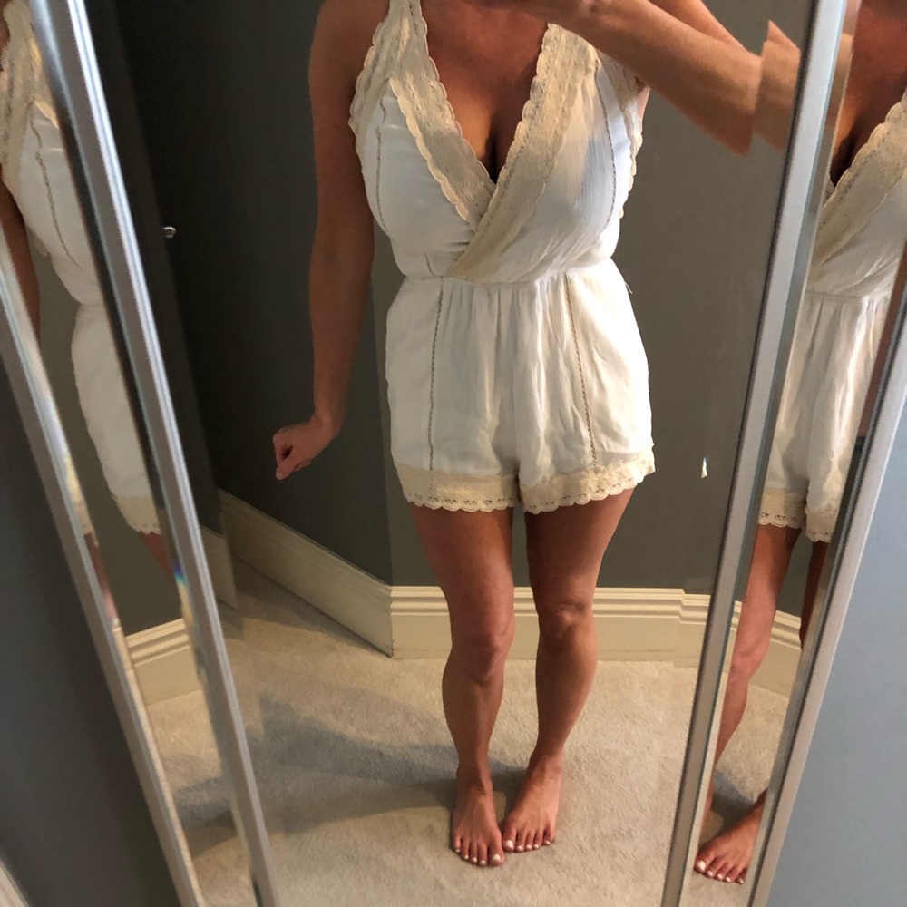 Lace romper with open lace back - Picture 4 of 5